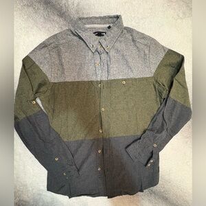 NWOT Men’s Gray Green Colorblock Casual Button Up Shirt Small S